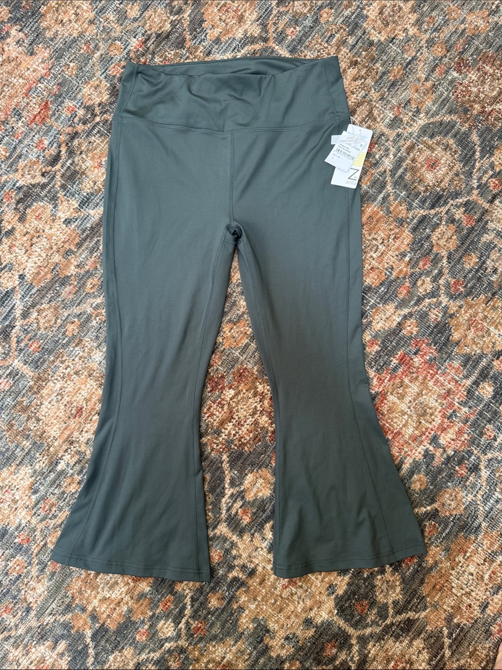 NWT Zella Dark Green Flare Crop Leggings XL
